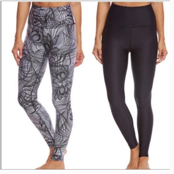 Beyond Yoga Flip It Reverse It Reversible Leggings Size Small - Picture 1 of 10